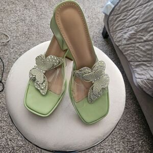 Elegant Green Women's Shoes with Rhinestone Detail